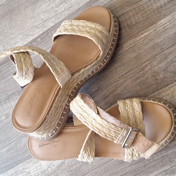 Universal Threads sandles NWOT - Picture 2 of 5